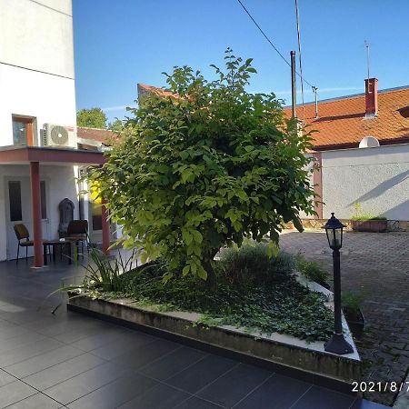 Apartman Tia Osijek Exterior foto