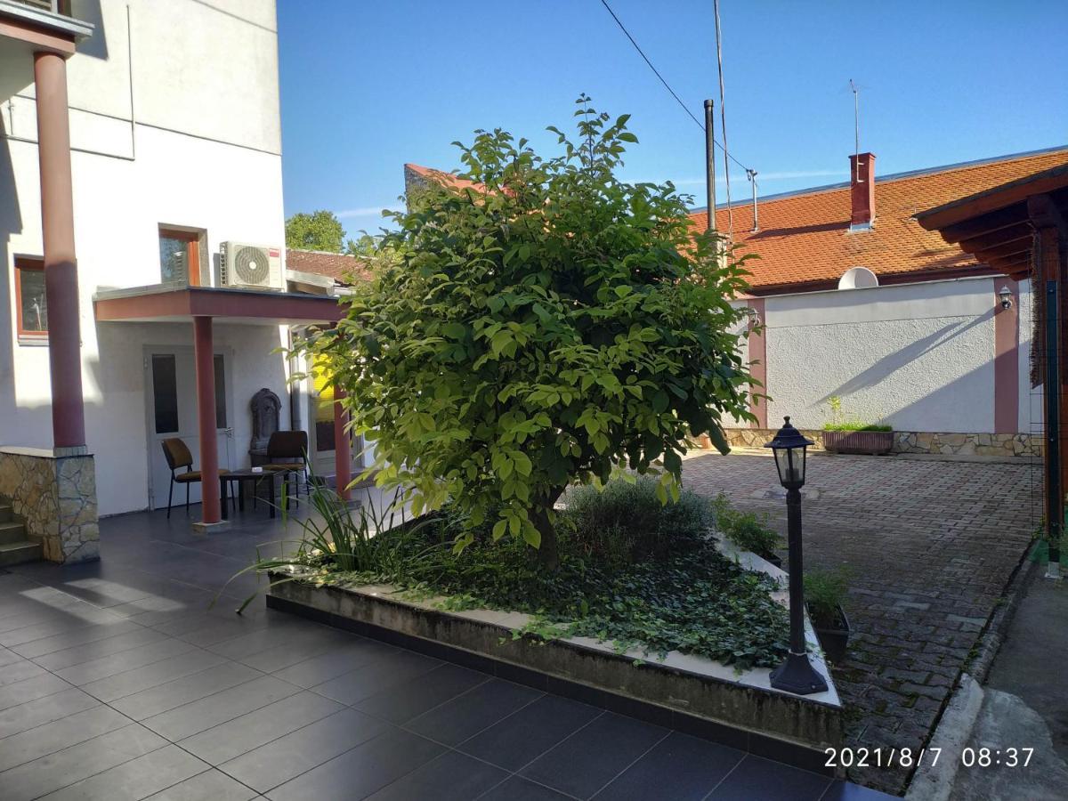 Apartman Tia Osijek Exterior foto